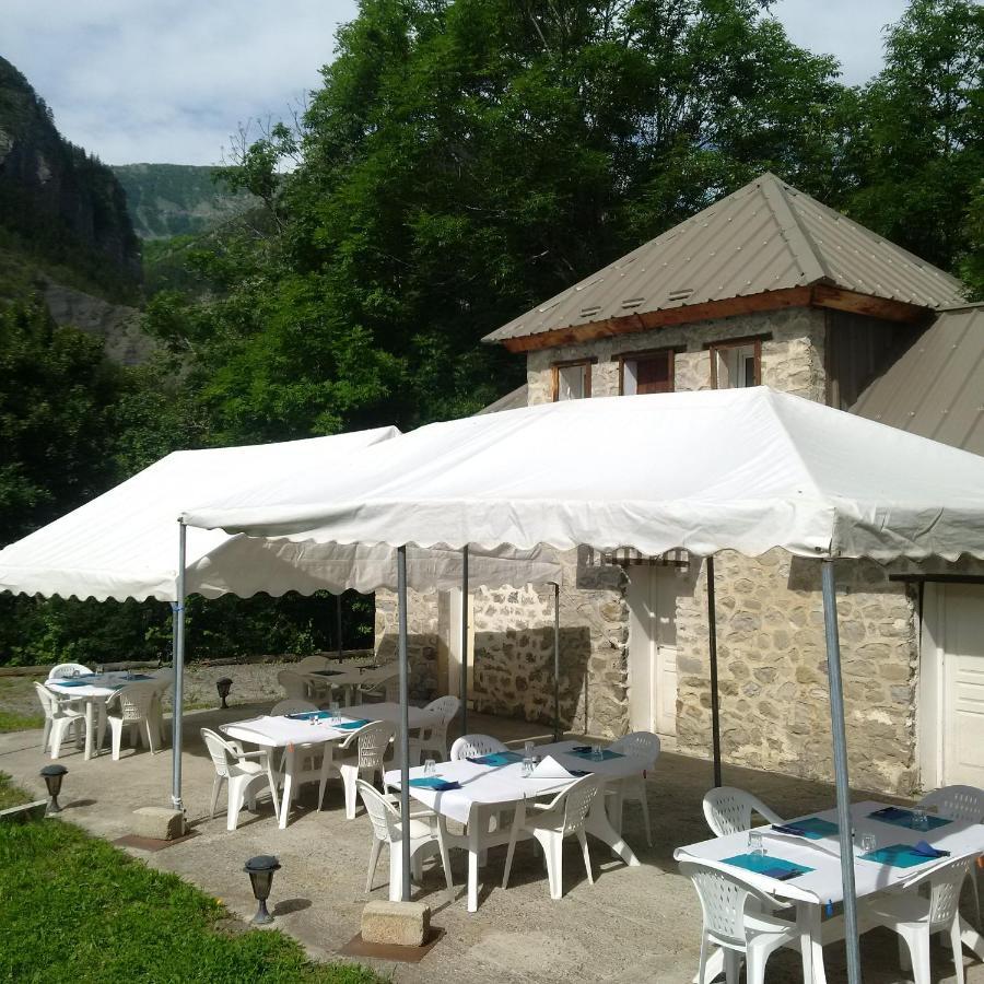 Le Relais Des Cavaliers Hotel Villeneuve-d'Entraunes Exterior photo