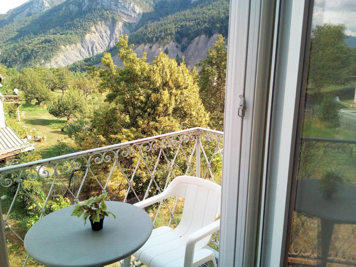 Le Relais Des Cavaliers Hotel Villeneuve-d'Entraunes Exterior photo