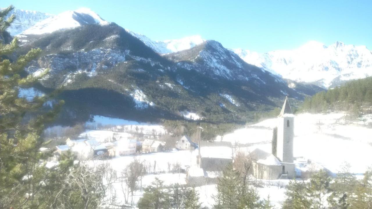 Le Relais Des Cavaliers Hotel Villeneuve-d'Entraunes Exterior photo