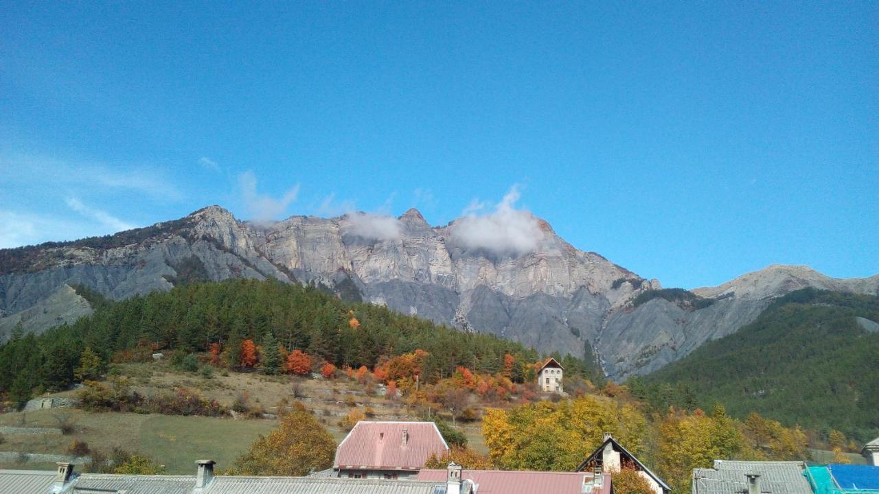Le Relais Des Cavaliers Hotel Villeneuve-d'Entraunes Exterior photo