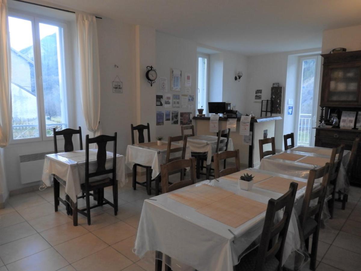 Le Relais Des Cavaliers Hotel Villeneuve-d'Entraunes Exterior photo