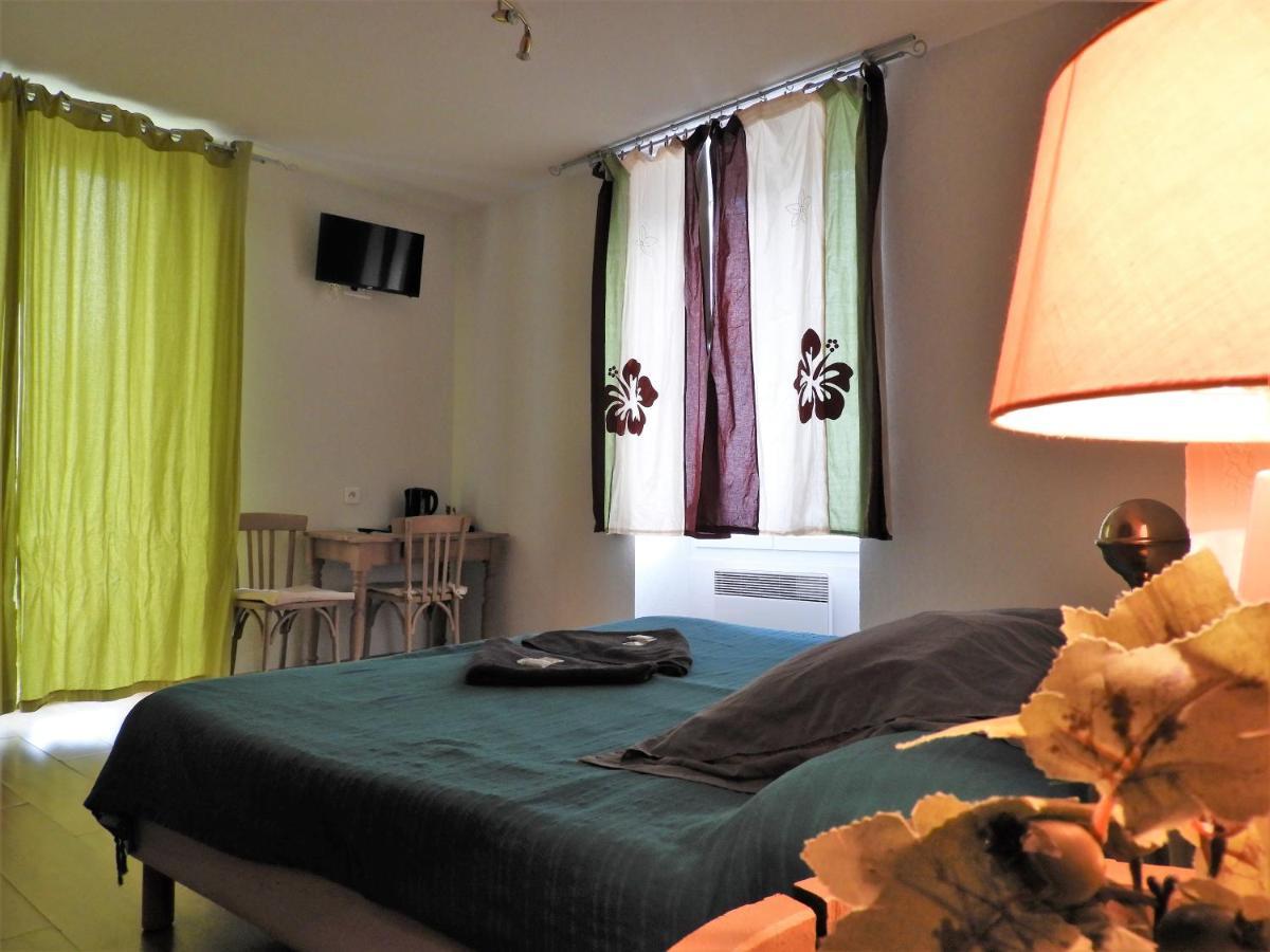 Le Relais Des Cavaliers Hotel Villeneuve-d'Entraunes Exterior photo