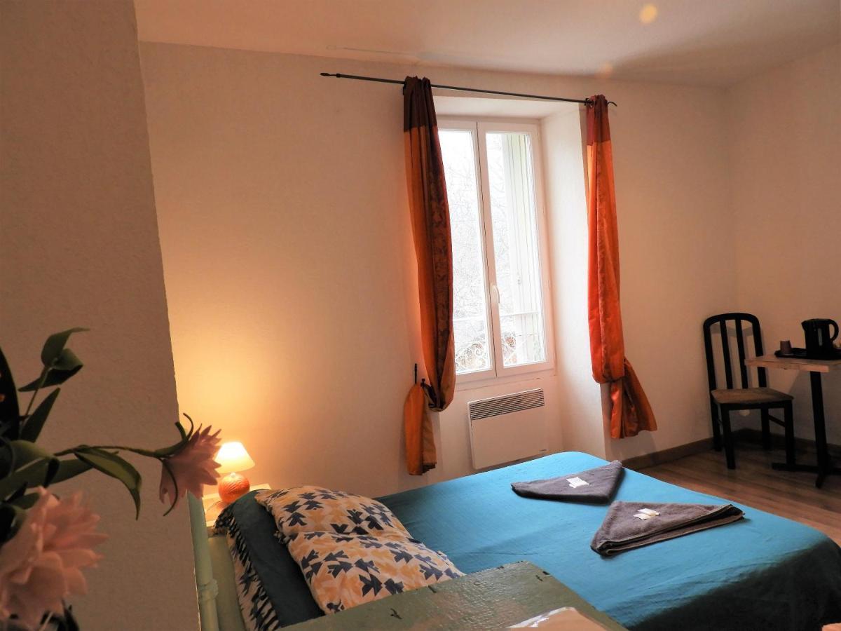 Le Relais Des Cavaliers Hotel Villeneuve-d'Entraunes Exterior photo