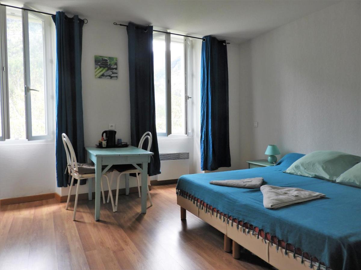 Le Relais Des Cavaliers Hotel Villeneuve-d'Entraunes Exterior photo